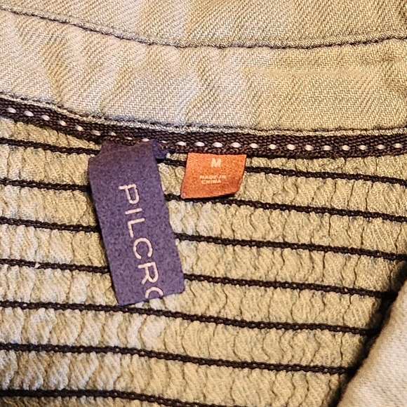 Pilcro Light Blue Puff Sleeve Smocked Top Size M - Picture 7 of 7